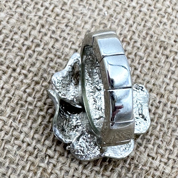 Abstract Flower Rhinestone Cocktail Stretch Ring - Picture 4 of 4